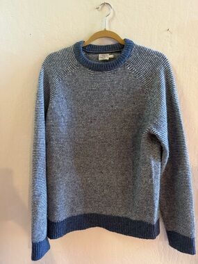 Lightly worn Faherty Donegal Crew Sweater Size M